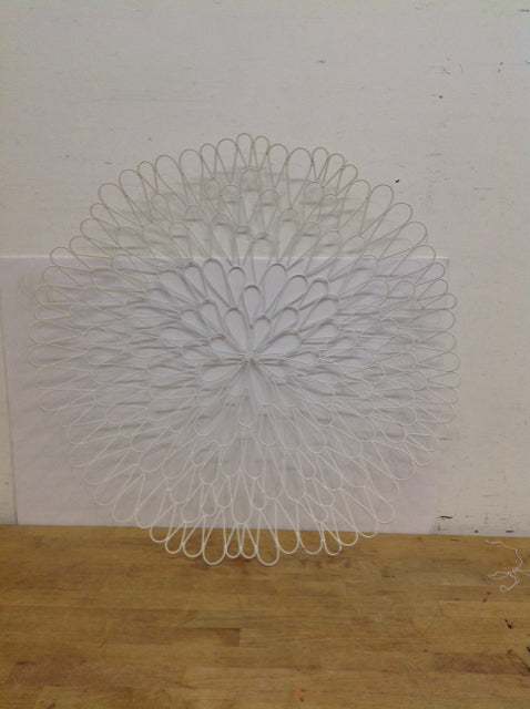 27" Round White Wire Tray