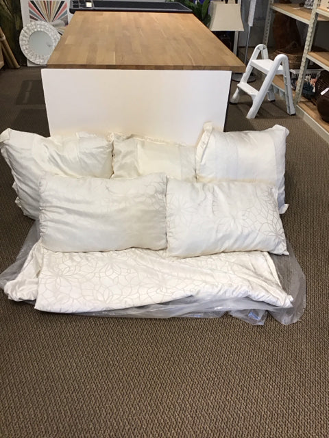 KING Martha Stewart White Satin 6-Pc Bedding Set