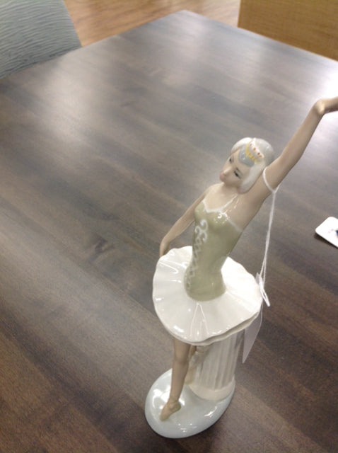 Fine Porcelain- Ballerina Statue