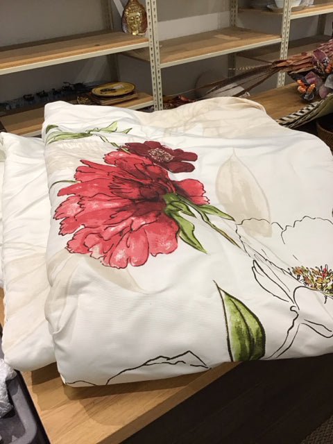 QUEEN White Comforter w/Floral Design