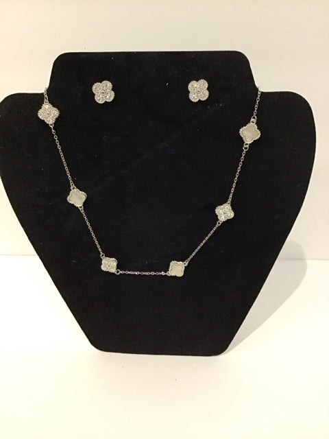 Van Cleef Style MOP Necklace w/Stud Earrings