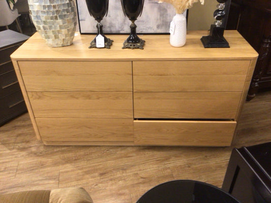 60" X 19" X 30" Moes Furniture Round Off Light Oak 6 Drawer Dresser