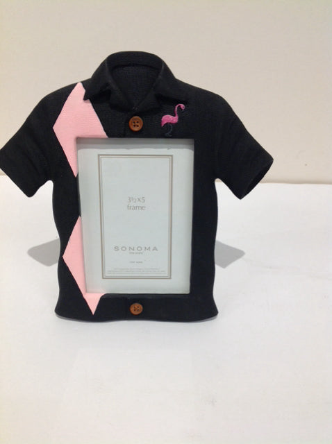 Black Resin Shirt w/Flamingo Picture Frame