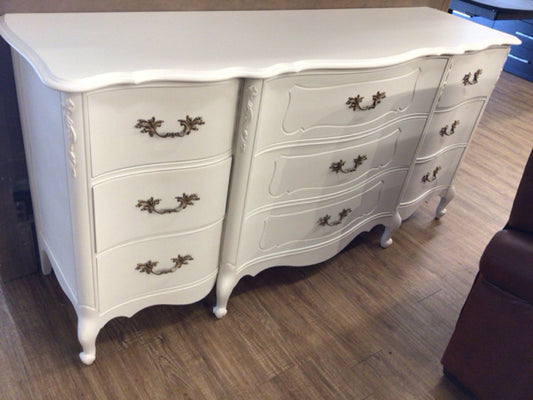 Thomasville Painted Nine Drawer Dresser