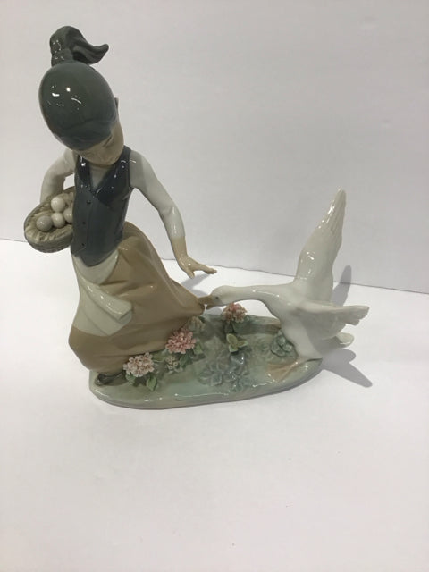 9" Lladro "Aggressive Goose" #1288