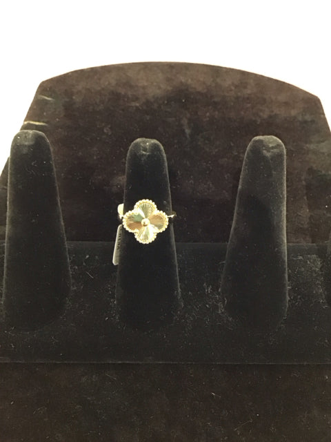 Gold Van Cleef Style Ring w/Gold Inlaid Flower