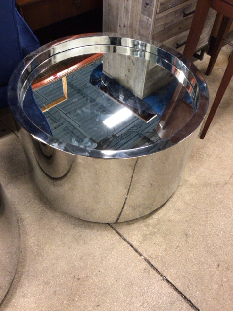 31 1/2" Round Chrome Glas Top End Table