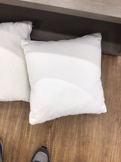 18" White Pillow