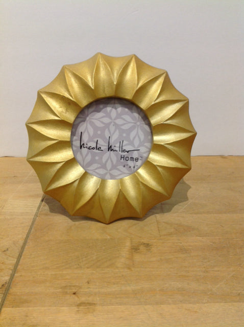 4x4 Round Gold Nicole Miller Picture Frame