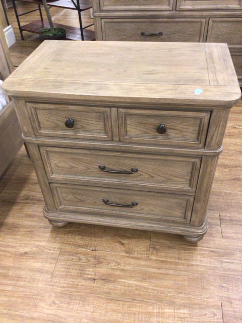 30" X 31" 18" AS-IS Havertys Furniture Forest Park Drawer Nightstand(Light Dmg)
