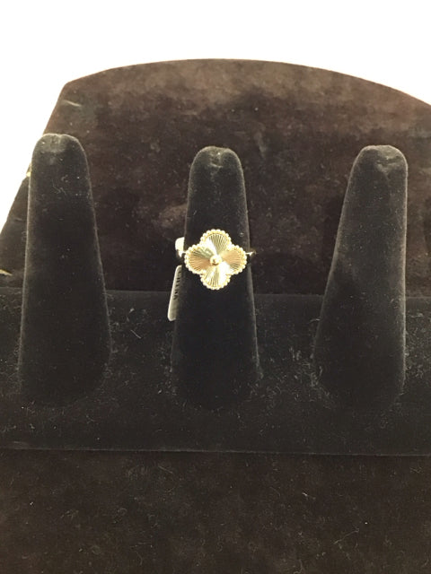 Gold Van Cleef Style Ring w/Gold Inlaid Flower