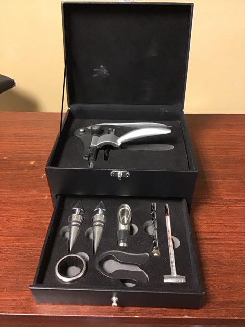 Wine Gift SetW/Black Leather Like Box