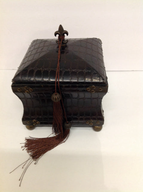 8"Sq Footed Faux Leather Wrapped Box w/Tassels