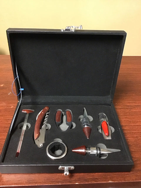 Wine Gift SetW/Black Leather Like Box