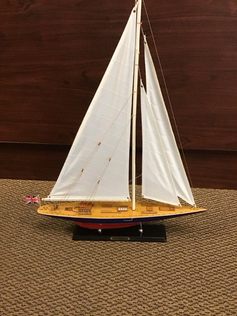 21"x22" Model Saliboat Endeavor