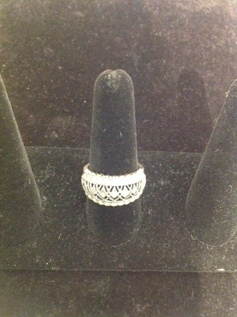Decorative Silver Ring w/Rhinestones