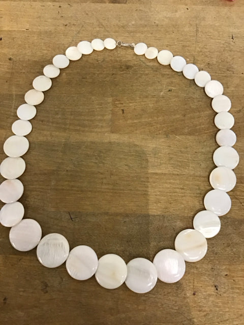 Flat Bead Pearlized Necklace