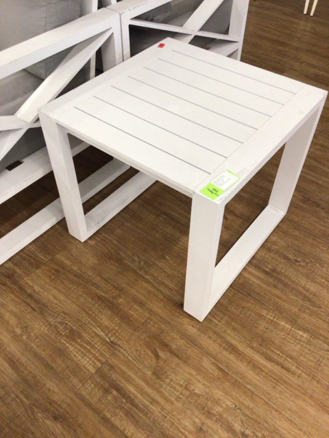 23.50" X 21.12" AS-IS City Furniture Linear2 White Aluminum End Table(Knicks)