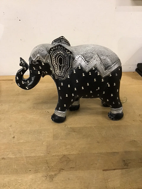 8"x11" Blue & White Resin Elephant