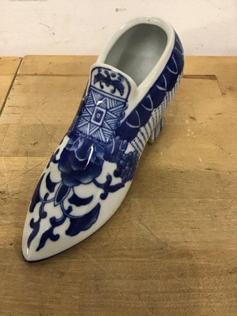 8" L  Blue & White Chinoiserie Shoe Figure