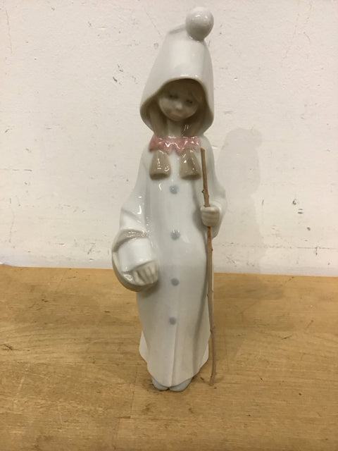 8 1/2 Shepherdess With Basket #4678 By Lladro