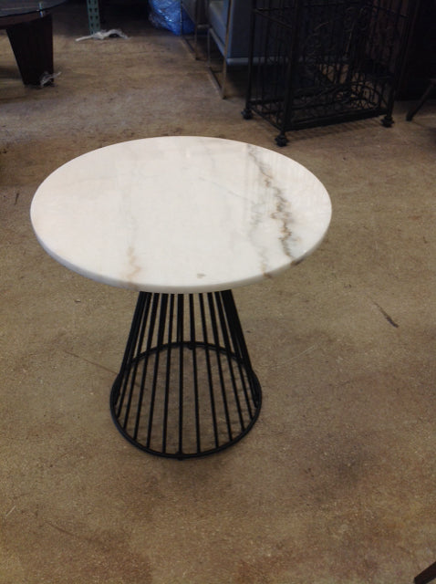 Rd Marble Top/Black Metal Accent Table