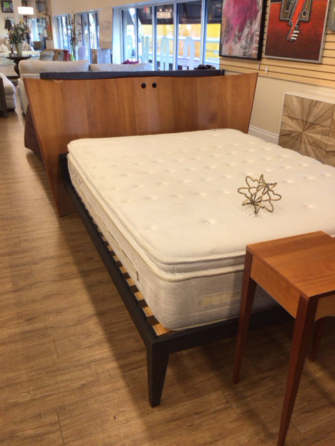 Luminare Bent Wood HB Queen Bed