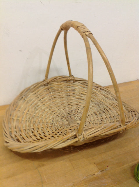 Basket- 18" Washed Wicker W Handle