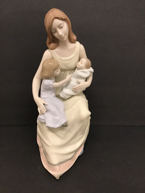 11" Nadal Porcelain Mother w/Children