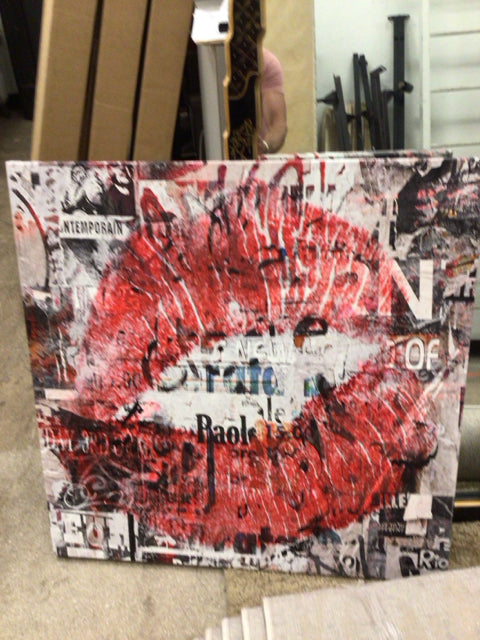 30x30 Urban Fashion Lip Print on Canvas