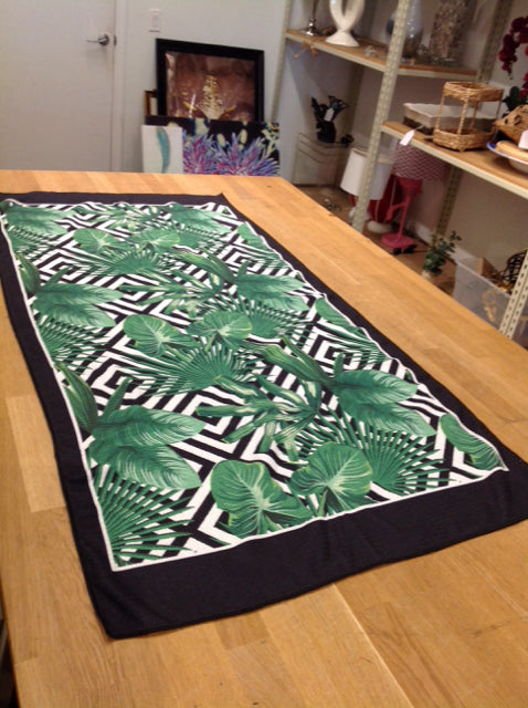 55" Green Leaf Tropical Throw