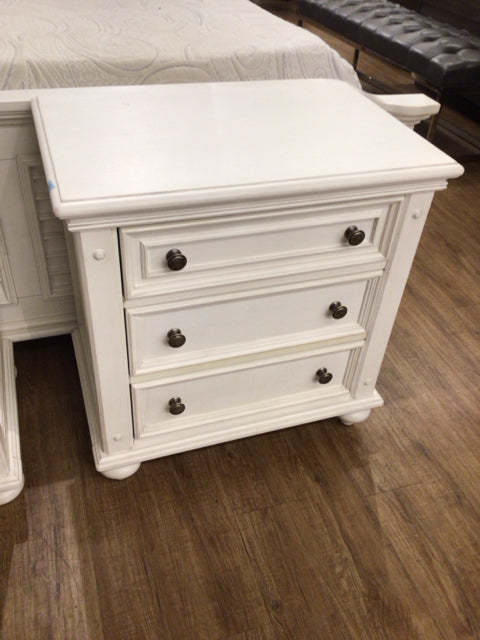 City Furniture Savannah Ivory 3 Drawer Nightstand