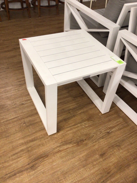 23.50" X 21.12" AS-IS City Furniture Linear2 White Aluminum End Table(Knicks)