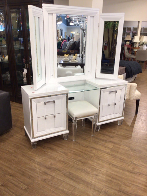 City Furniture Vegas White Vanity & Mirror