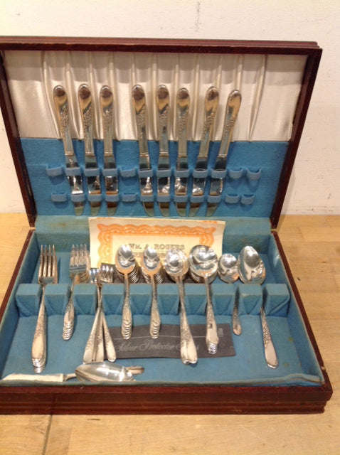 Wm Rogers "Endearable" 68pc Silver Flatware