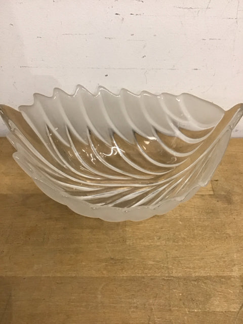 11"x8.5" Frosted/Clear Glass Leaf Bowl