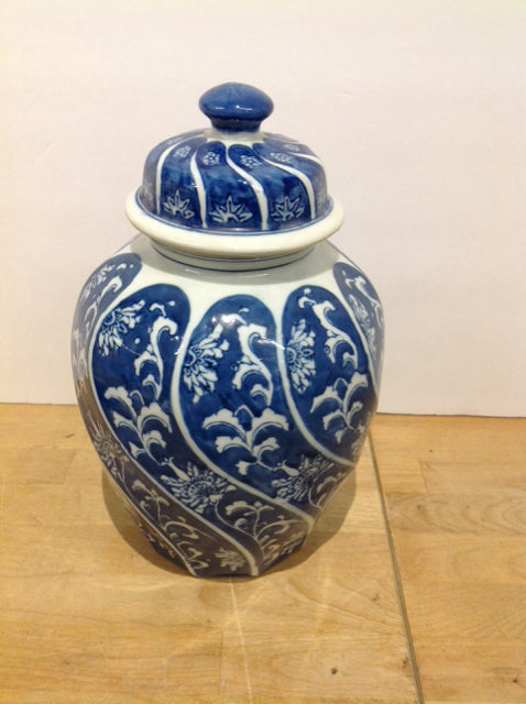 12" Blue/White Painted Porcelain Jar w/Lid