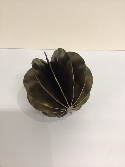6" Iron Table Decor