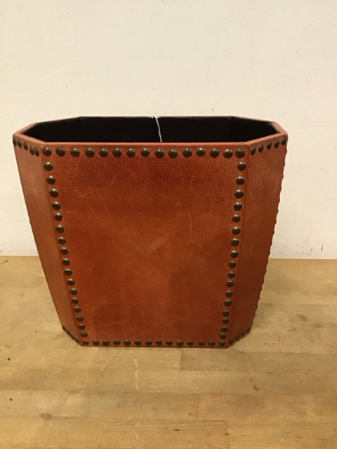 13x14 Leather/Nail Head Container