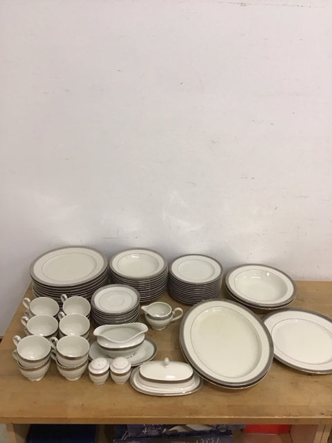 5 PPS For 12 Mikasa Palatial Platinum + Serving