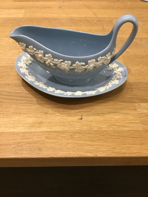 Wedgewood Embossed Queensware Gravyboat/Underplate