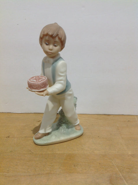 7.5" Porcelain Boy w/Cake