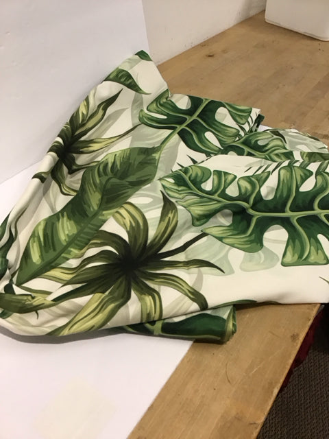 Green/White Tropical Leaf Tablecloth