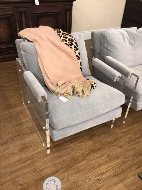 30" X 37" X 33" RH Luca Chair