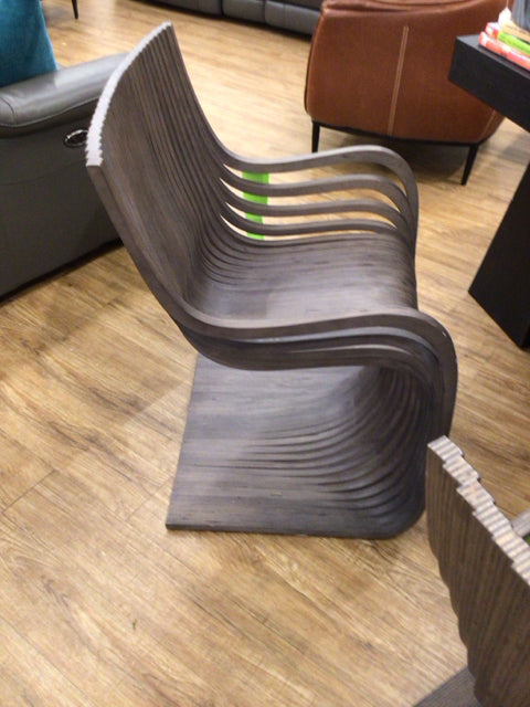 26.7” X 33.6" X 31" Piegatto Pipo Rest Chair