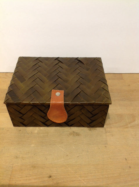 8x6 Green Leather Woven Box