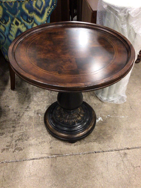 28" Hooker Furniture Round Wood Pedestal End Table