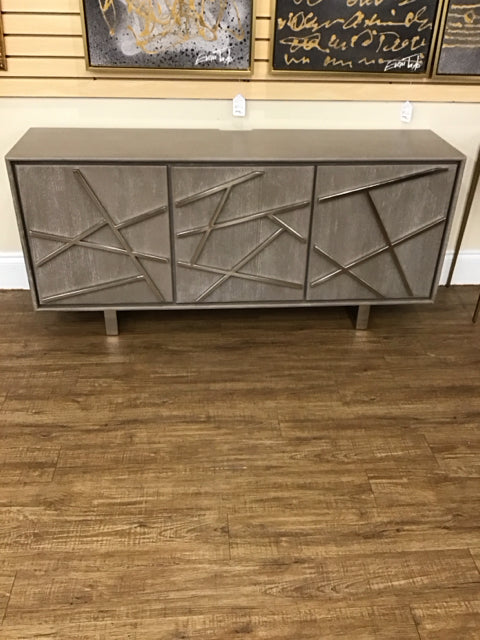 Lt Wood Console w/Chrome Accents