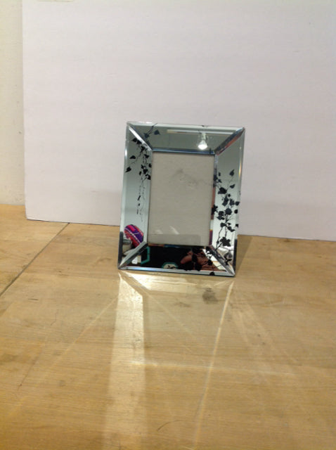 4x6 Mirrored Picture Frame w/Floral Detail