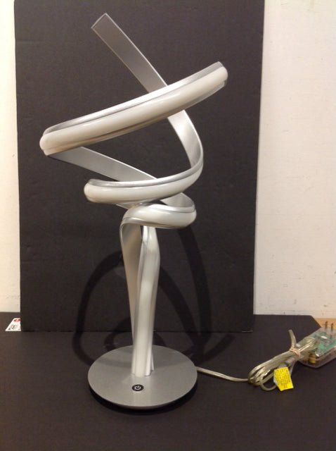 22" Finesse Decor Munich LED Table Light